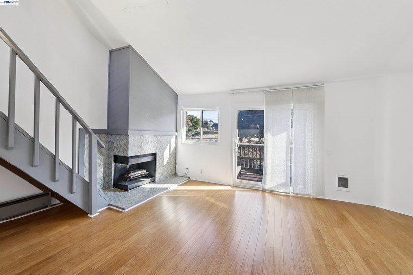 CHIC + LOVELY Leona Heights townhome-style condo featuring a - Beach Condo for sale in Oakland, California on Beachhouse.com
