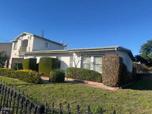 Lowest priced 4 bedroom home on the market. Close to shopping - Beach Home for sale in Oxnard, California on Beachhouse.com