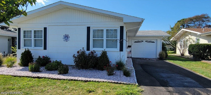 AMAZING FIND in Greenbriar 1 ! LOW TAXES/LOW HOA Renovated Top - Beach Home for sale in Brick, New Jersey on Beachhouse.com