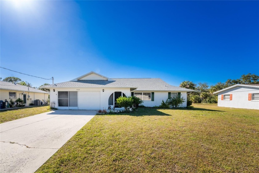 Under contract-accepting backup offers. Let your imagine run - Beach Home for sale in Englewood, Florida on Beachhouse.com