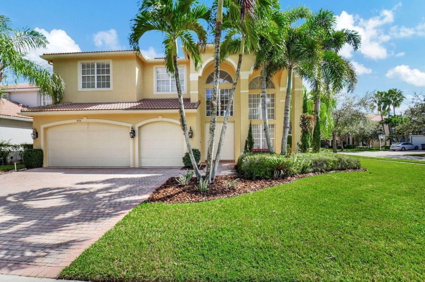 Outstanding 5 br/4ba luxury home w/3 car garage, pool & spa in - Beach Home for sale in Delray Beach, Florida on Beachhouse.com