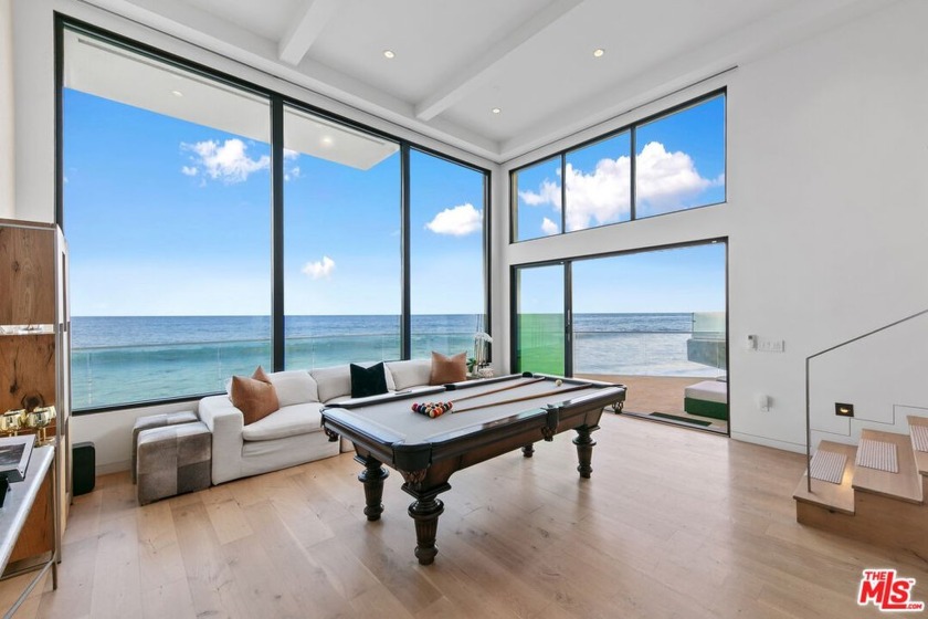 This prestigious Malibu Road property is a breathtaking coastal - Beach Home for sale in Malibu, California on Beachhouse.com