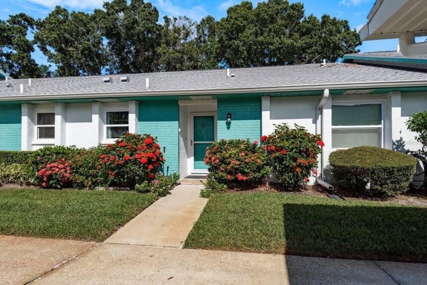 Live the Ultimate Florida Lifestyle in Highland Lakes, Pinellas - Beach Home for sale in Palm Harbor, Florida on Beachhouse.com