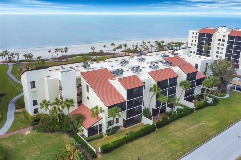 Dreaming of owning a piece of paradise? Look no further. Nestled - Beach Condo for sale in Longboat Key, Florida on Beachhouse.com