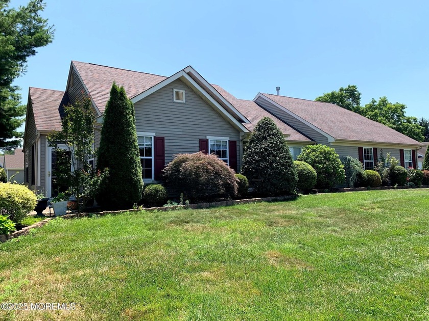 Beautiful Lake Ridge development. Updated home with new primary - Beach Home for sale in Toms River, New Jersey on Beachhouse.com