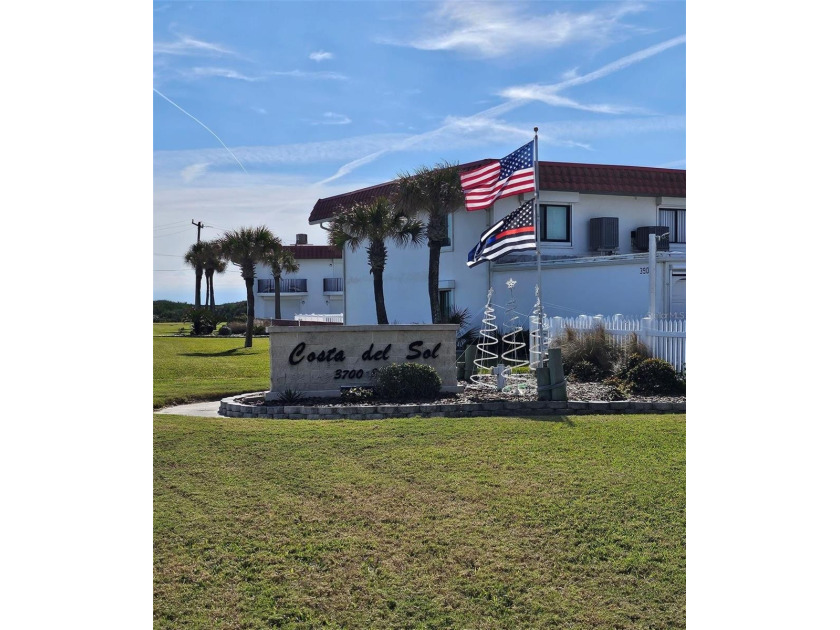 Are you dreaming of a serene coastal lifestyle? Look no further - Beach Townhome/Townhouse for sale in Flagler Beach, Florida on Beachhouse.com