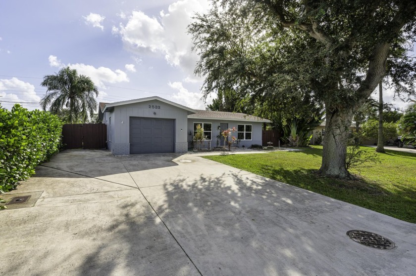 No HOA, great ranch type home 3/2 1 car garage, pool, koi pond - Beach Home for sale in Boynton Beach, Florida on Beachhouse.com