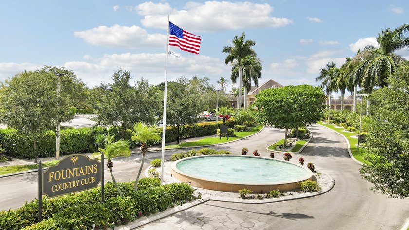 Sun-splashed and move-in ready, this airy second-floor residence - Beach Condo for sale in Lake Worth, Florida on Beachhouse.com