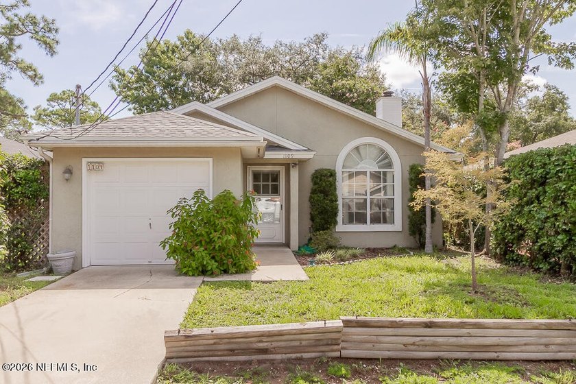 Beautiful 2BR 2 full bath well maintained home has vaulted - Beach Home for sale in Atlantic Beach, Florida on Beachhouse.com