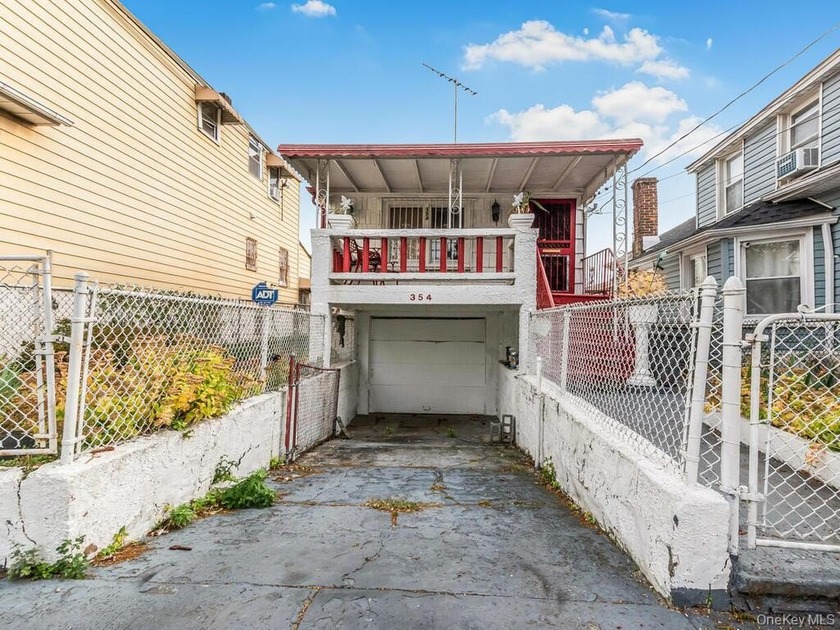 Here's your chance to grab a piece of the fastly growing Clason - Beach Home for sale in Bronx, New York on Beachhouse.com