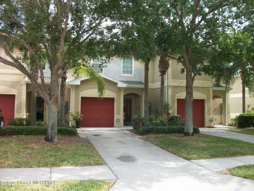 WOW BEAUTIFUL LAKEFRONT TOWNHOME in desirable Lake Washington - Beach Townhome/Townhouse for sale in Melbourne, Florida on Beachhouse.com