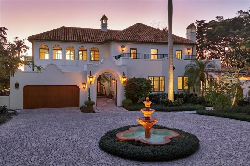 Nestled on nearly three-quarters of an acre, this meticulously - Beach Home for sale in Sarasota, Florida on Beachhouse.com