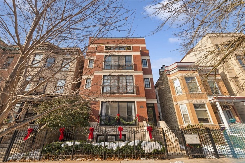 Welcome home to this exceptionally large, extra-wide 2 bedroom / - Beach Condo for sale in Chicago, Illinois on Beachhouse.com