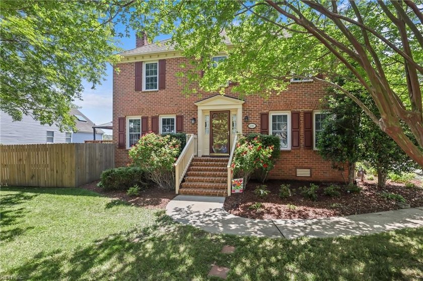 You do not see many corner/end unit homes pop up for sale in - Beach Townhome/Townhouse for sale in Chesapeake, Virginia on Beachhouse.com