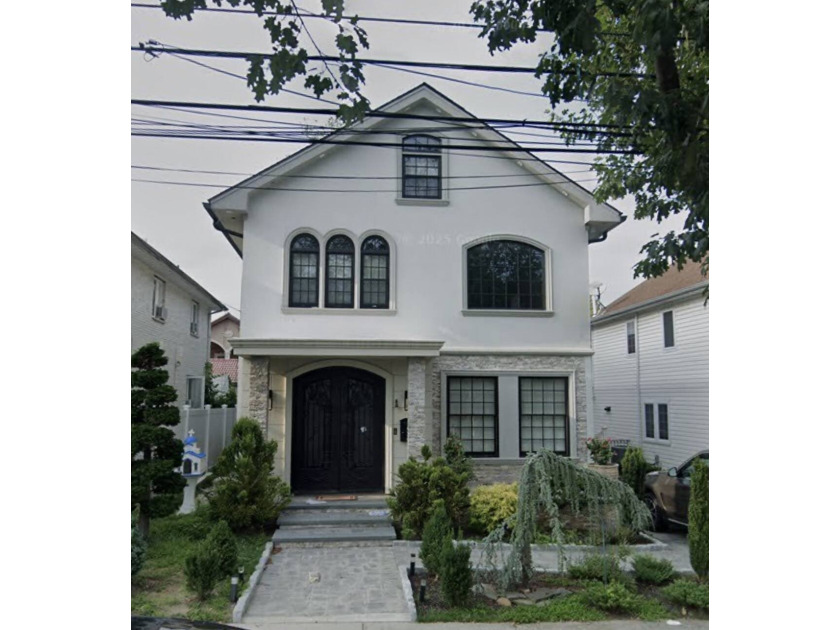 Located In Prime Robinwood Beechhurst, This 2016 Completely - Beach Home for sale in Beechhurst, New York on Beachhouse.com