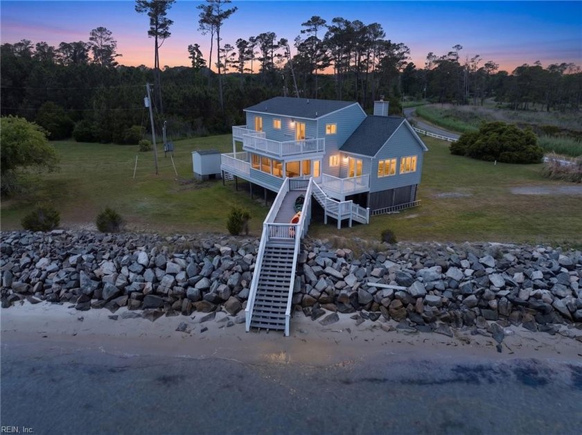 Charming beachfront coastal cottage offering relaxed waterfront - Beach Home for sale in Port Haywood, Virginia on Beachhouse.com