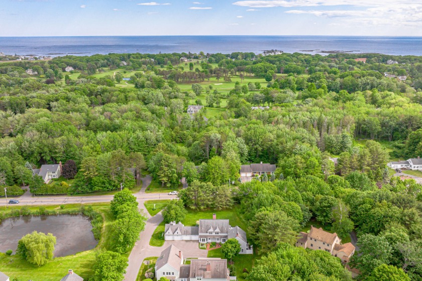 If you are looking for a quiet and relaxed home close to four - Beach Townhome/Townhouse for sale in Kennebunk, Maine on Beachhouse.com