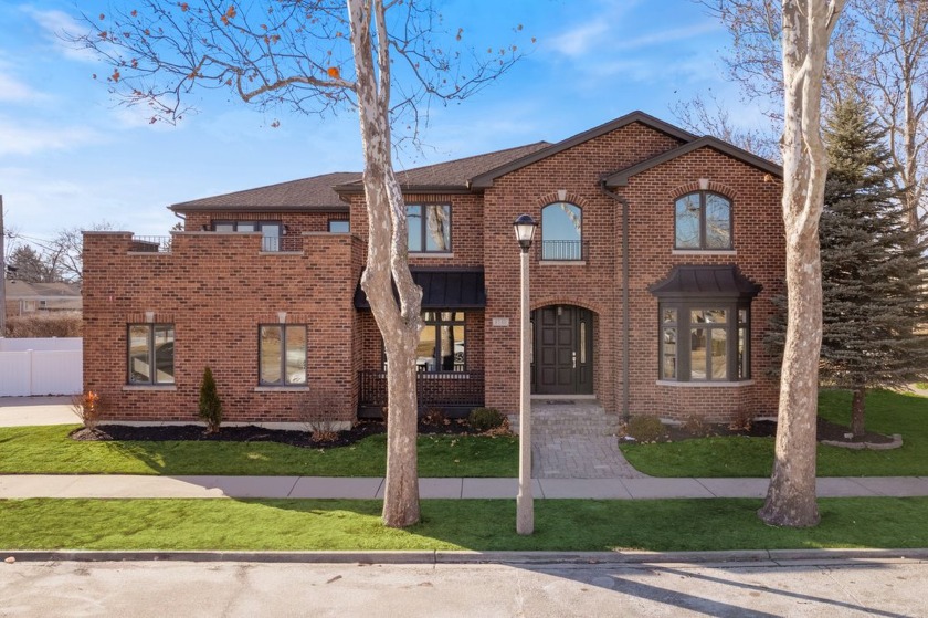 COME EXPERIENCE THE STRIKING DETAILS ENHANCED BY MODERN LUXURY - Beach Home for sale in Skokie, Illinois on Beachhouse.com