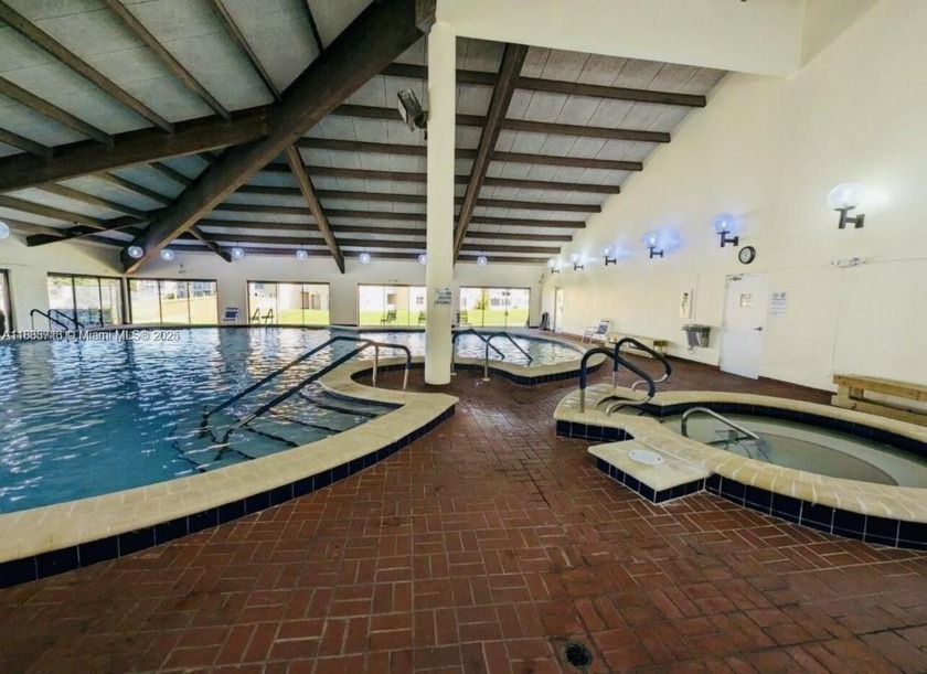 AMAZING 2/2 first floor condo in Sunrise Lakes! Quiet community - Beach Condo for sale in Sunrise, Florida on Beachhouse.com