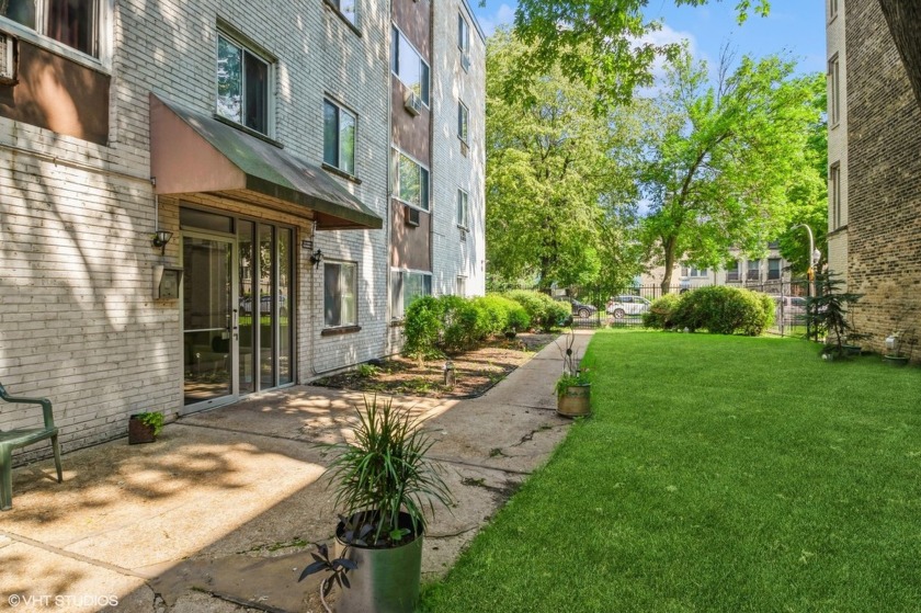 Welcome to this two-bedroom one bath in the east Rogers Park - Beach Home for sale in Chicago, Illinois on Beachhouse.com