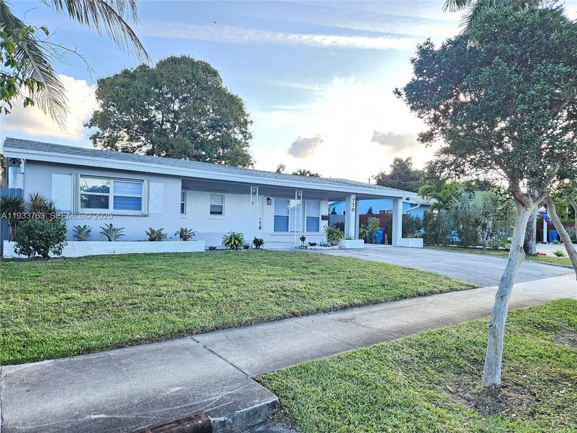Beautiful renovated house , 4 bedrooms and 3 bathrooms, very - Beach Home for sale in Oakland Park, Florida on Beachhouse.com