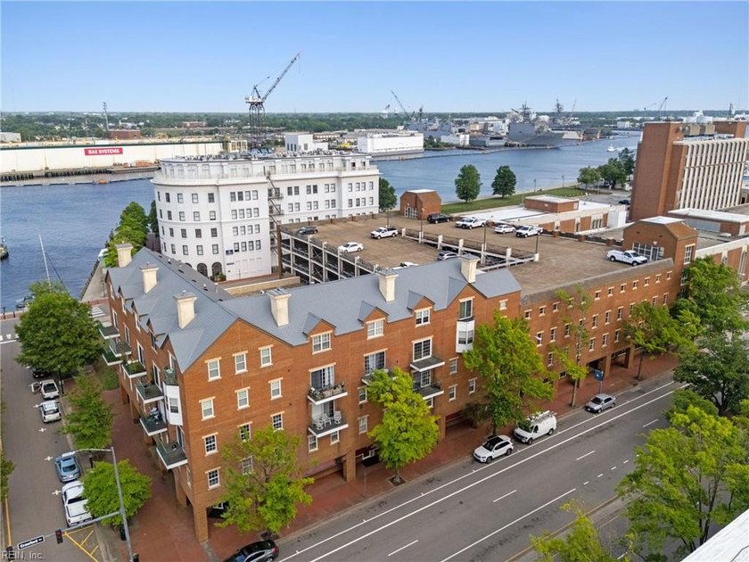 Welcome to Crawford Square Condominiums! This beautiful move-in - Beach Condo for sale in Portsmouth, Virginia on Beachhouse.com