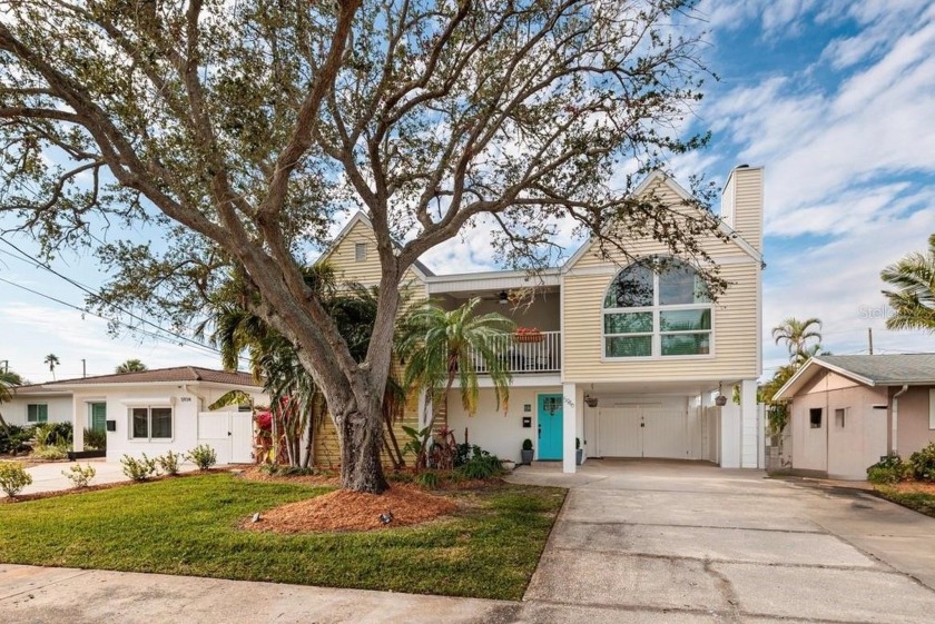 Welcome to your tropical oasis in Northeast St. Petersburg! This - Beach Home for sale in St. Petersburg, Florida on Beachhouse.com