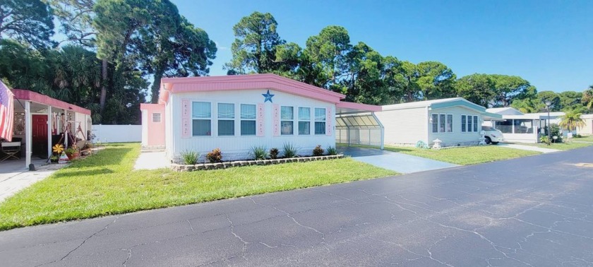 Come live your best beach life in this spacious 55+ Resort LAS - Beach Home for sale in Largo, Florida on Beachhouse.com