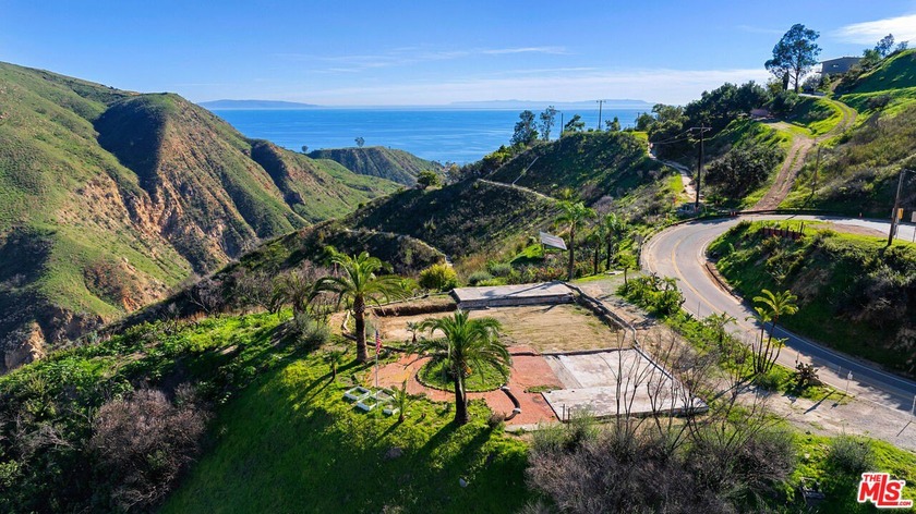 14 acres (approx), 4117 original structure, LA County permits in - Beach Acreage for sale in Malibu, California on Beachhouse.com