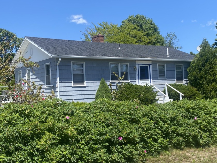 Located in the heart of the Biddeford Pool and close to South - Beach Home for sale in Biddeford, Maine on Beachhouse.com
