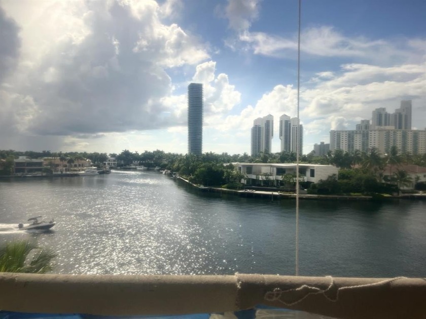 3 bedroom 2 1/2 bath spacious and open layout in this corner - Beach Condo for sale in Miami, Florida on Beachhouse.com