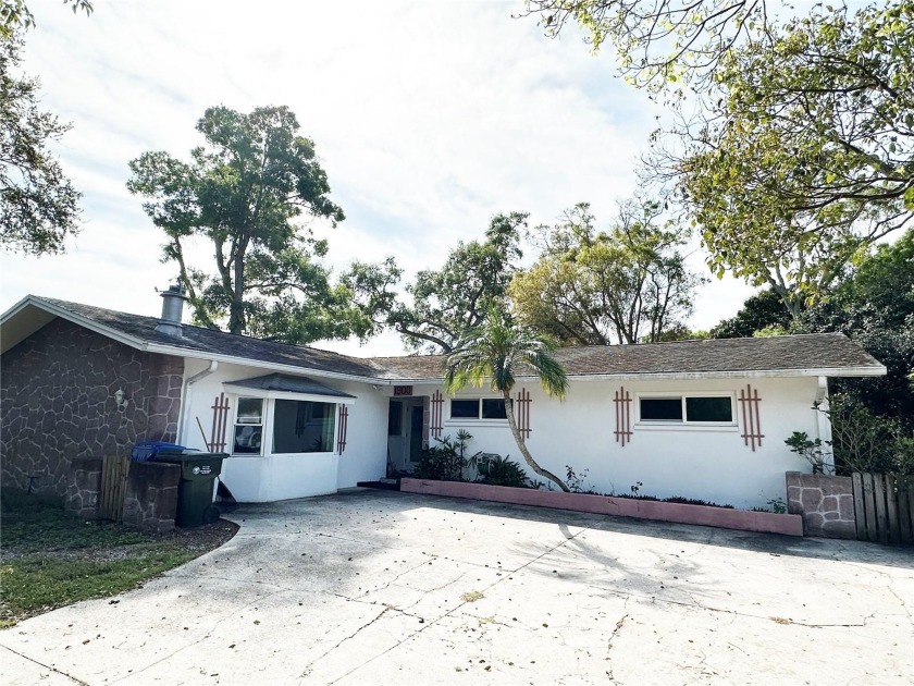 Massive price Reduction* This Belleair Manor 3Beds/2 Baths is - Beach Home for sale in Largo, Florida on Beachhouse.com