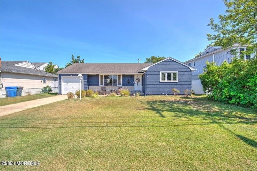 Tucked away in sought after Green Island, this 3 bedroom, 1 - Beach Home for sale in Toms River, New Jersey on Beachhouse.com