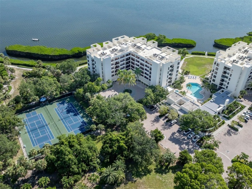 Discover elegance and breathtaking views of Sarasota Bay and - Beach Condo for sale in Longboat Key, Florida on Beachhouse.com
