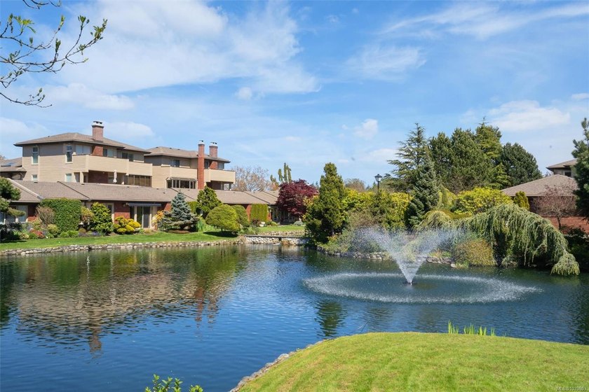 Enjoy one-level living in the highly sought-after Uplands - Beach Townhome/Townhouse for sale in Oak Bay, British Columbia on Beachhouse.com