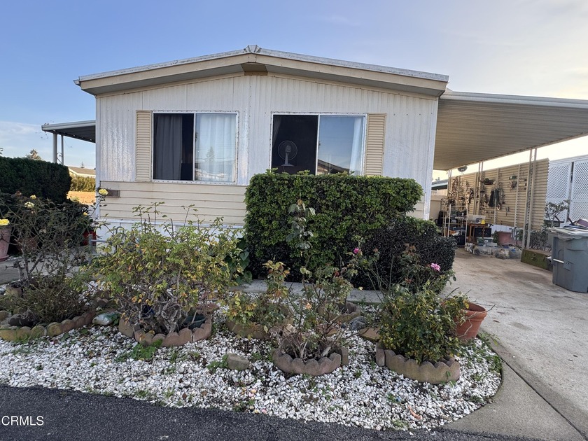This wonderful 2 bedroom 2 bath mobile home in a cornet lot in - Beach Home for sale in Oxnard, California on Beachhouse.com