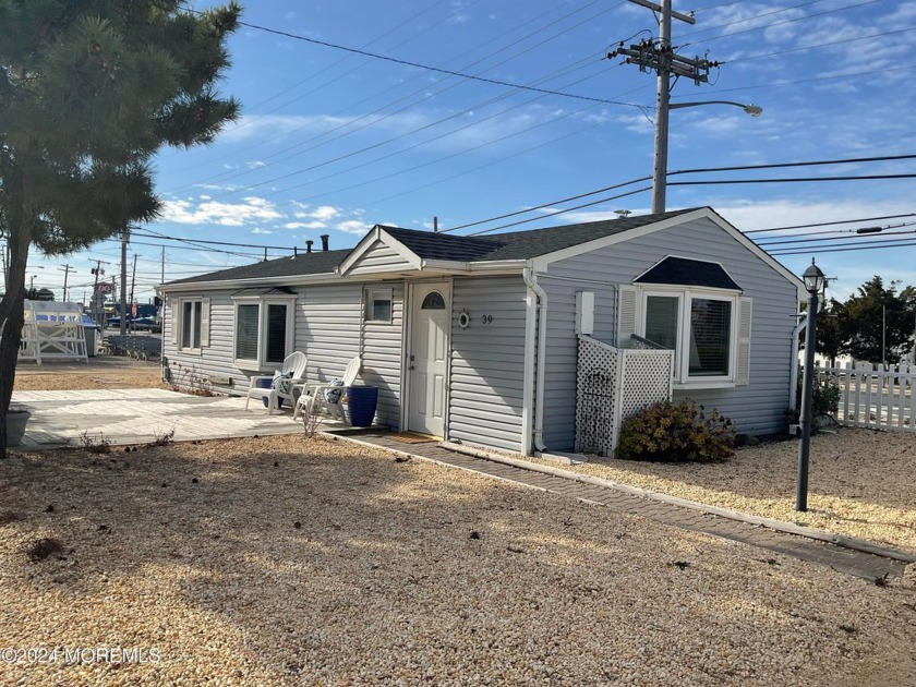 Looking for the Perfect Beach Retreat on OWNED land? Then look - Beach Home for sale in Lavallette, New Jersey on Beachhouse.com