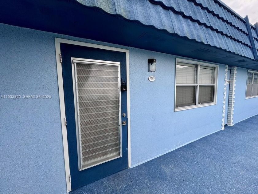 Spacious 2 bedroom, 2 Bath residence full of potential and ready - Beach Condo for sale in Delray Beach, Florida on Beachhouse.com