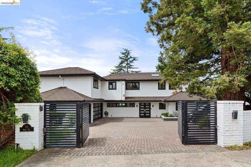 Modern masterpiece with iconic Bay views. Perched on a rare - Beach Home for sale in Oakland, California on Beachhouse.com