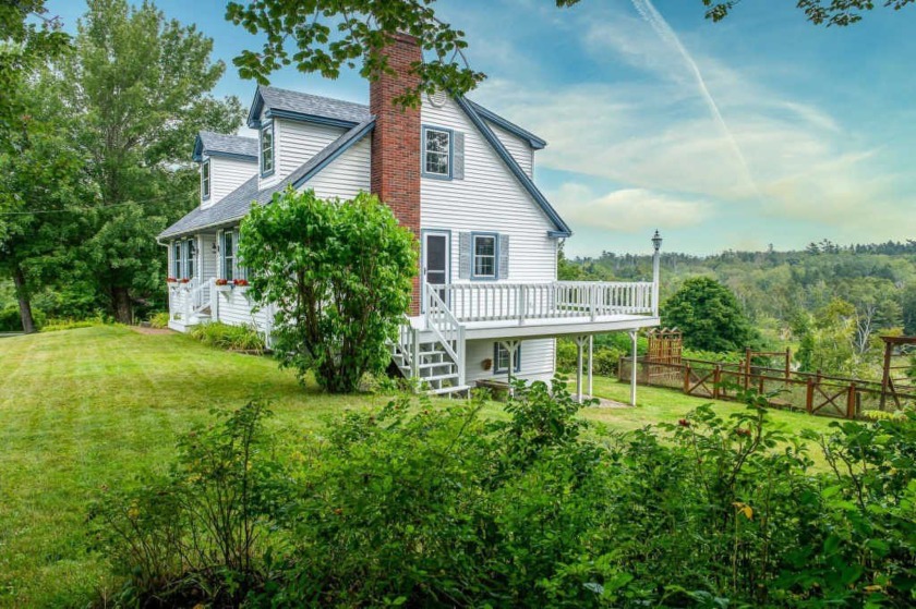 Traditional cape style home located literally with-in a few - Beach Home for sale in Harpswell, Maine on Beachhouse.com