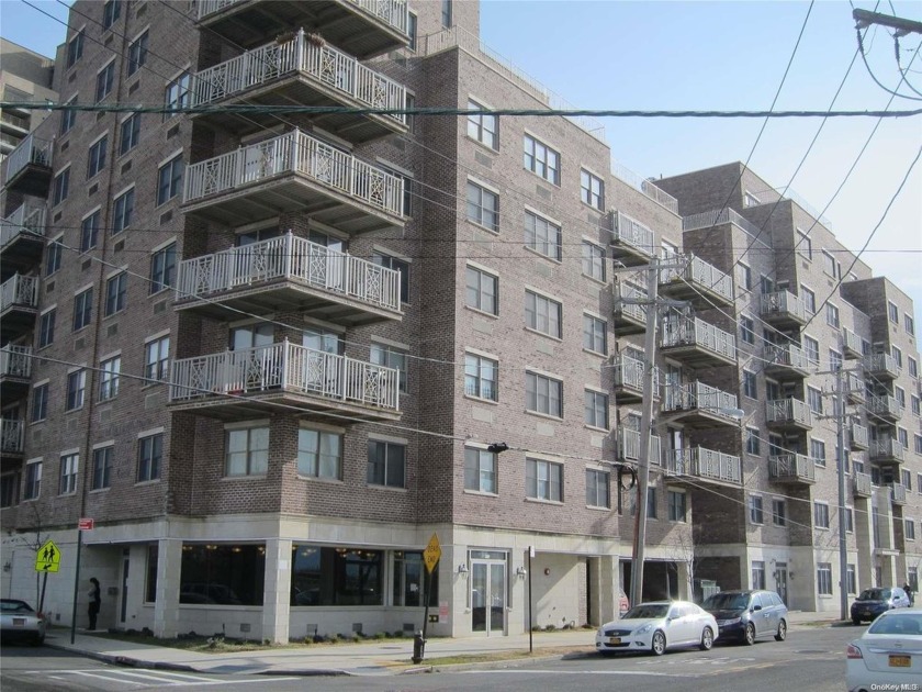 Luxury elevator building steps from the beach and boardwalk - Beach Condo for sale in Far Rockaway, New York on Beachhouse.com