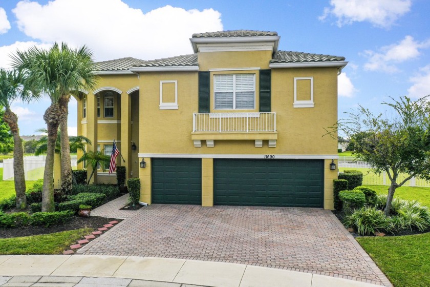 Welcome to your dream home! Nestled on an oversized cul-de-sac - Beach Home for sale in Port Saint Lucie, Florida on Beachhouse.com