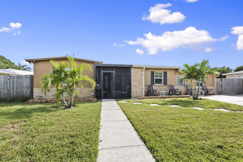 Welcome to 236 SE Prima Vista Blvd  a beautifully updated home - Beach Home for sale in Port Saint Lucie, Florida on Beachhouse.com