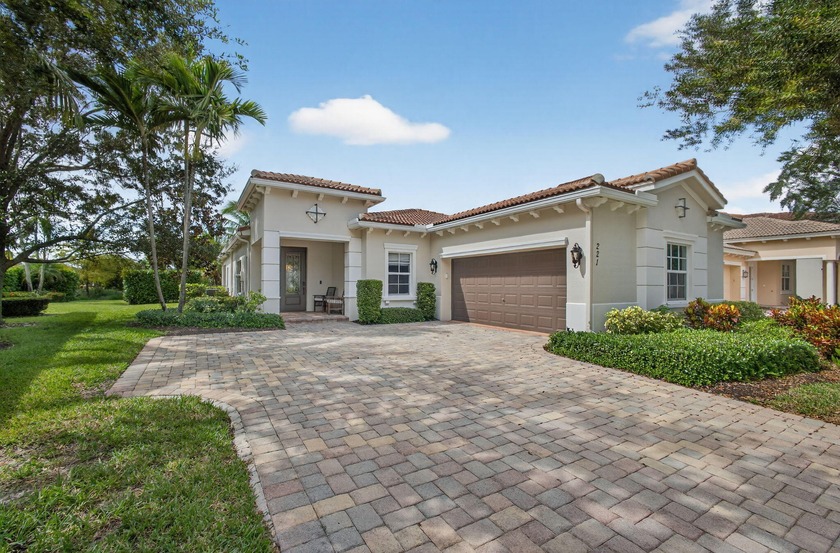 Beautifully maintained single-story, 4 br, 2.5 bath home with - Beach Home for sale in Jupiter, Florida on Beachhouse.com