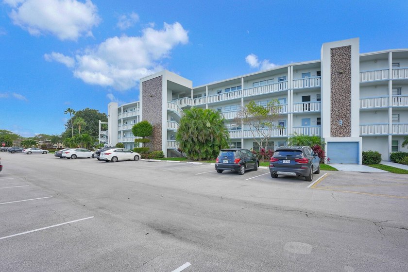 This beautifully updated 2-bedroom, 1.5-bath condo is perfectly - Beach Condo for sale in Deerfield Beach, Florida on Beachhouse.com