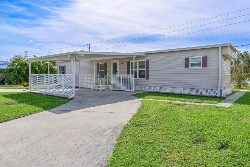 Welcome to Tidevue Estates, a land-owned 55+ community! This - Beach Home for sale in Ellenton, Florida on Beachhouse.com