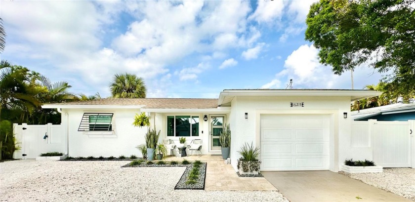 Under contract-accepting backup offers. WELCOME TO YOUR COASTAL - Beach Home for sale in Redington Beach, Florida on Beachhouse.com