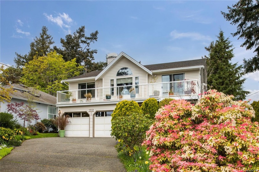 Welcome to #1 & 10440 Allbay Road, Sidney, BC, a boater's and - Beach Home for sale in Sidney,  on Beachhouse.com