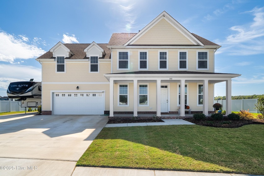 Stunning Lakefront Home on Nearly 1/2 Acre ! Built just 2 years - Beach Home for sale in Moyock, North Carolina on Beachhouse.com
