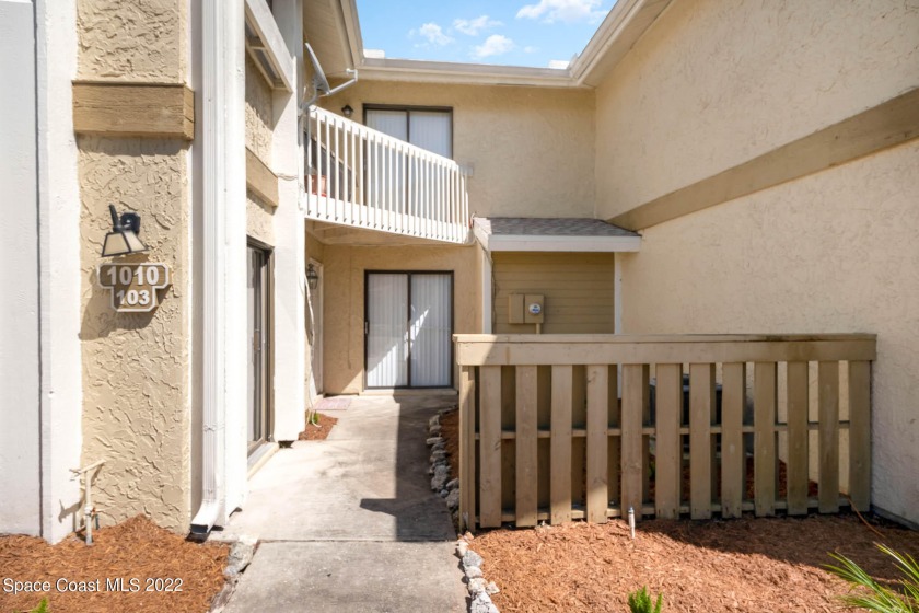 Welcome to the quaint Townhomes of Oakwood Villas! This 2 - Beach Townhome/Townhouse for sale in Palm Bay, Florida on Beachhouse.com